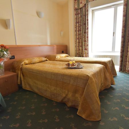 Hotel Brennero Басано дел Грапа Стая снимка