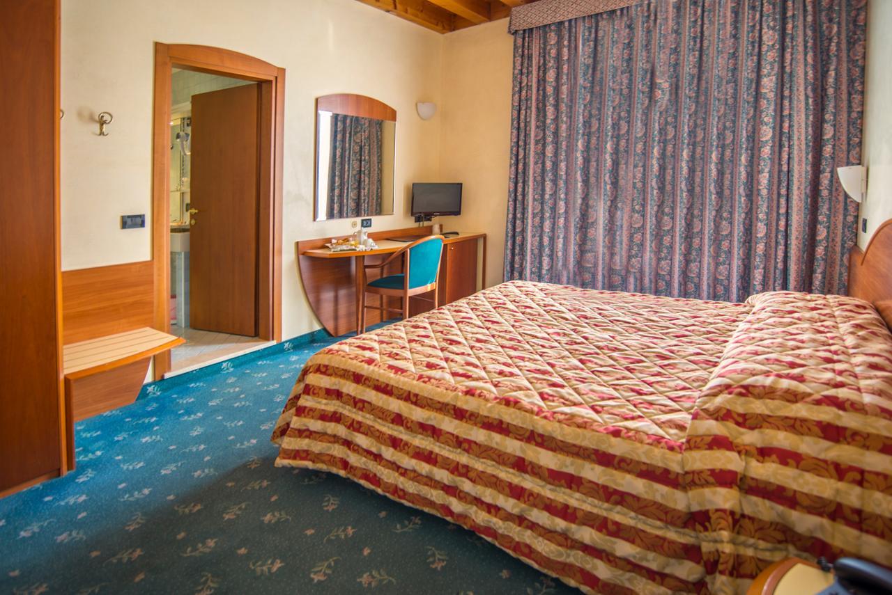 Hotel Brennero Басано дел Грапа Екстериор снимка