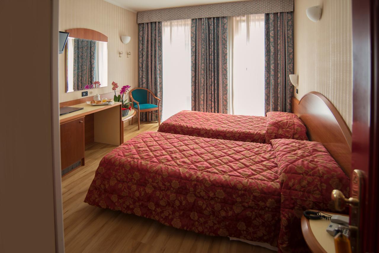 Hotel Brennero Басано дел Грапа Екстериор снимка