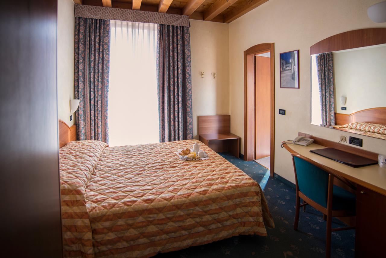 Hotel Brennero Басано дел Грапа Екстериор снимка