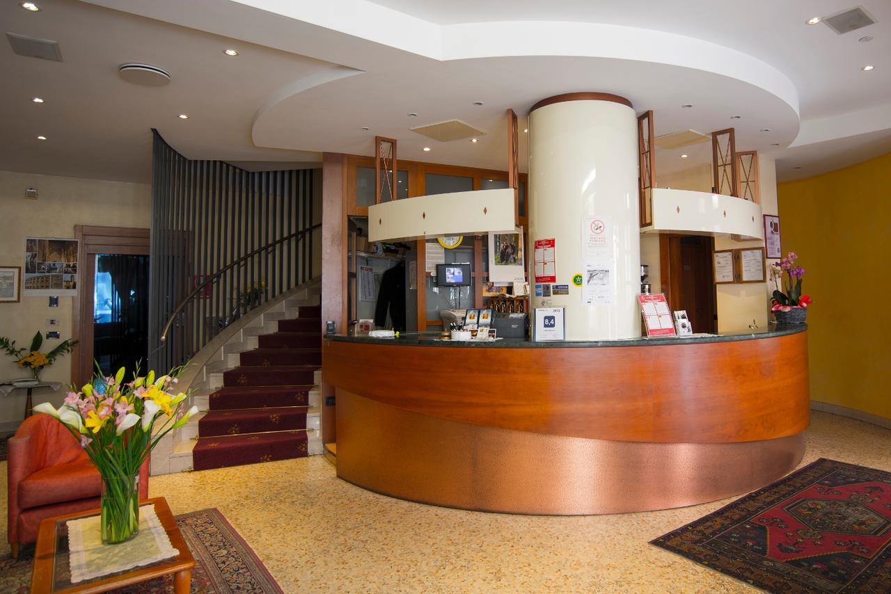 Hotel Brennero Басано дел Грапа Екстериор снимка
