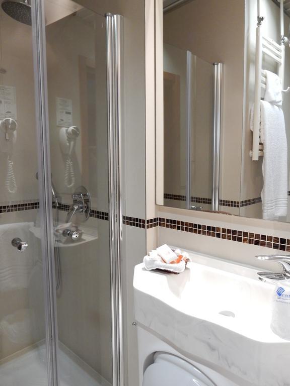 Hotel Brennero Басано дел Грапа Стая снимка