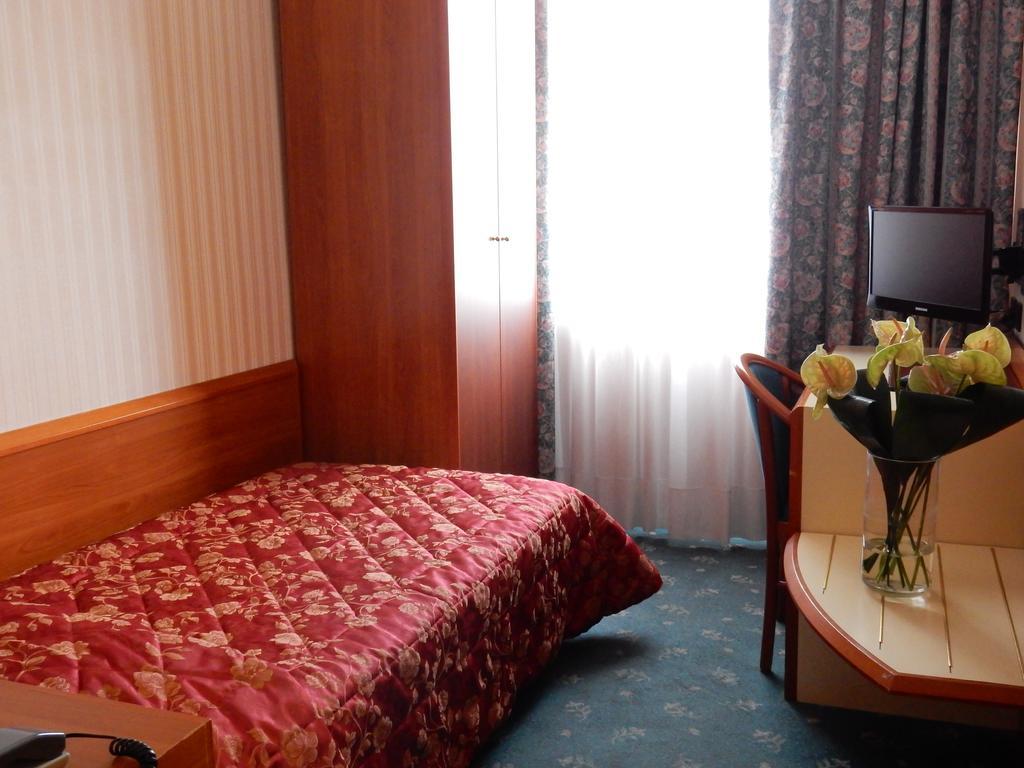 Hotel Brennero Басано дел Грапа Стая снимка